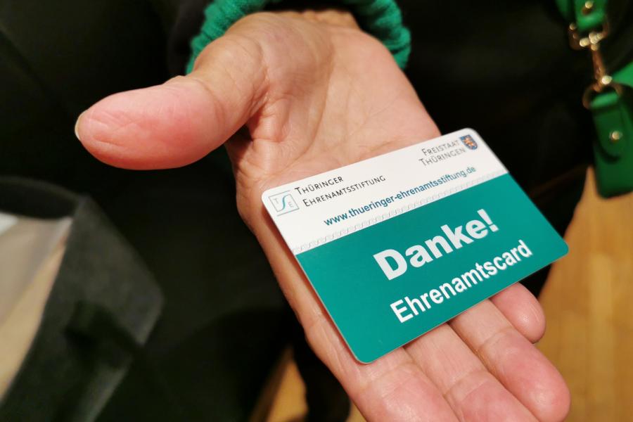 Karte in einer Hand
