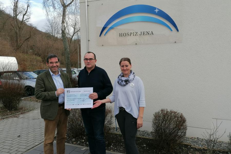 V. l. n. r.: apl. Prof. Dr. Ulrich Wedding, Vorstandsvorsitzender der Hospiz- und Palliativ-Stiftung, Uwe Feige, Werkleiter KSJ und Monika Hirche Pflegedienstleitung / Prokuristin, Hospiz Jena