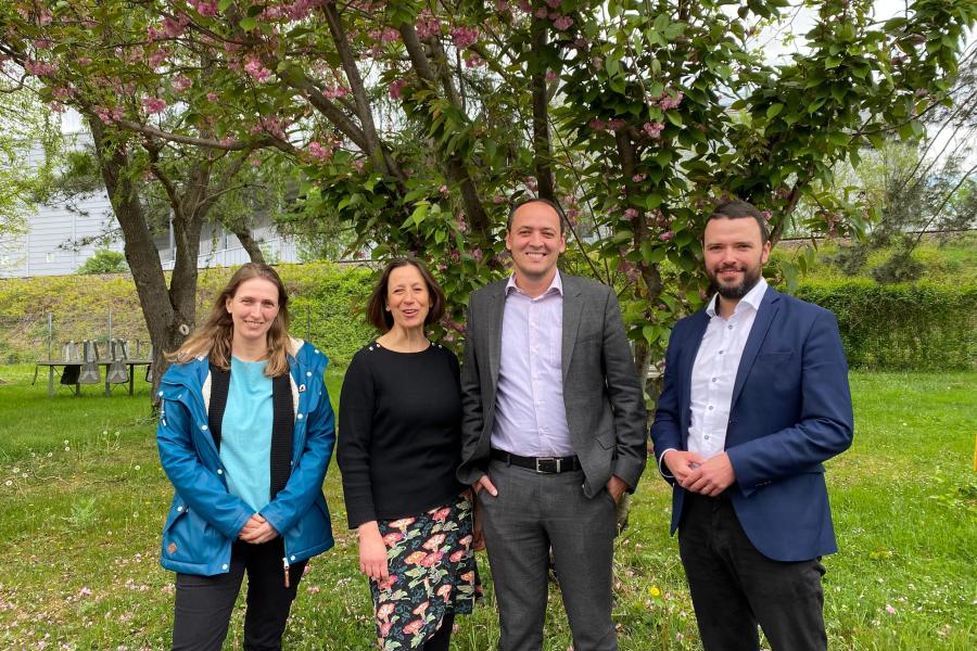 v.l.: Inga Riedel (Leiterin des Jugendzentrums Polaris), Friedrun Vollmer (JenaKultur-Werkleiterin), Christian Gerlitz (Bürgermeister und Dezernent für Stadtentwicklung und Umwelt) und Benjamin Koppe (Dezernent für Finanzen, Sicherheit und Bürgerservice)