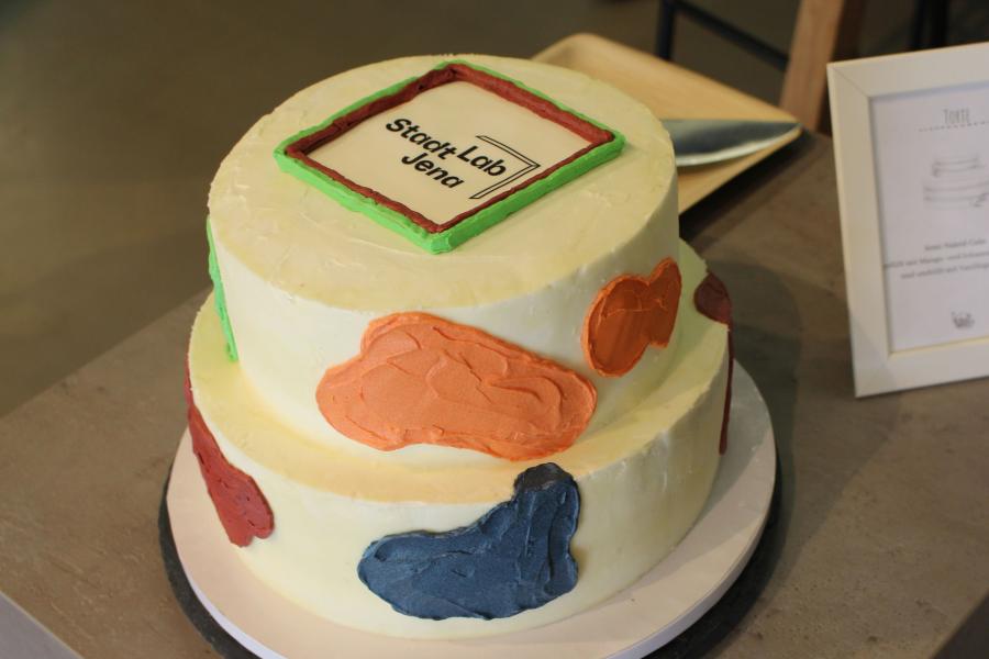 Kuchen mit Glückwünschen