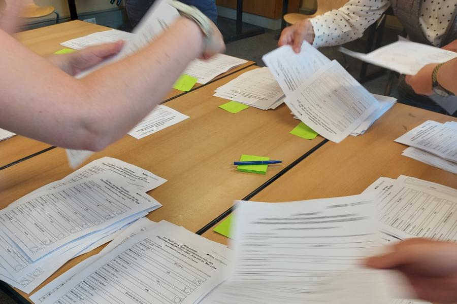 Wahlhelfer in Aktion