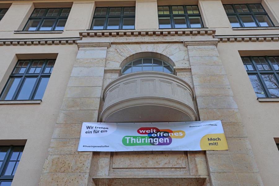 Banner mit der Aufschrift weltoffenes Thüringen