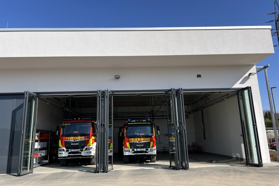 zwei feuerwehren von vorne