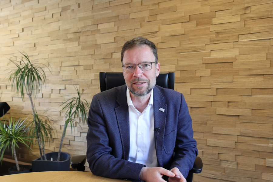 OB Thomas Nitzsche spricht in die Kamera