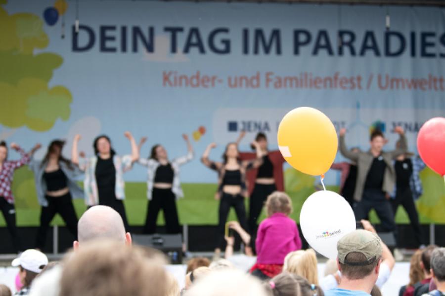 Bühne Rasenmühleninsel "Dein Tag im Pradies"