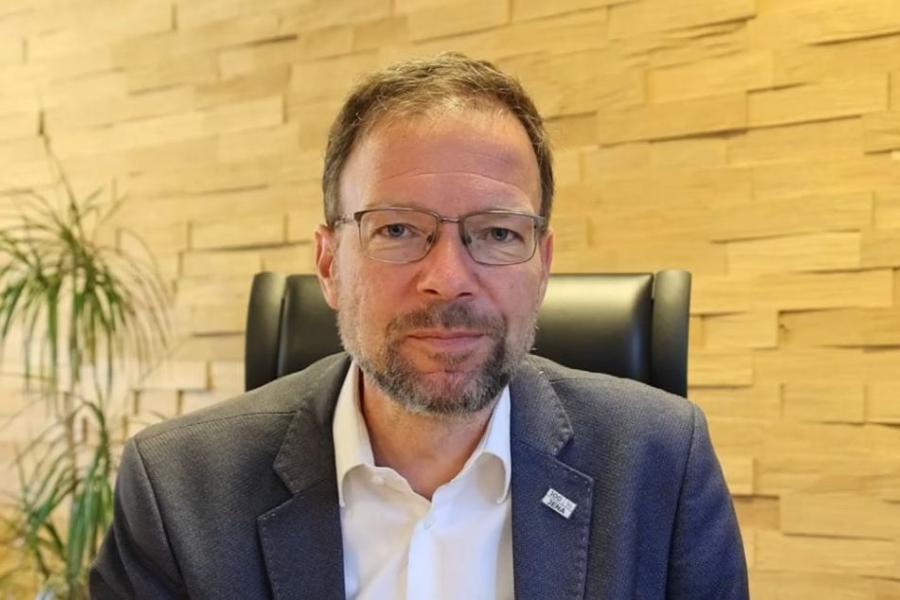 OB Thomas Nitzsche schaut in die Kamera.
