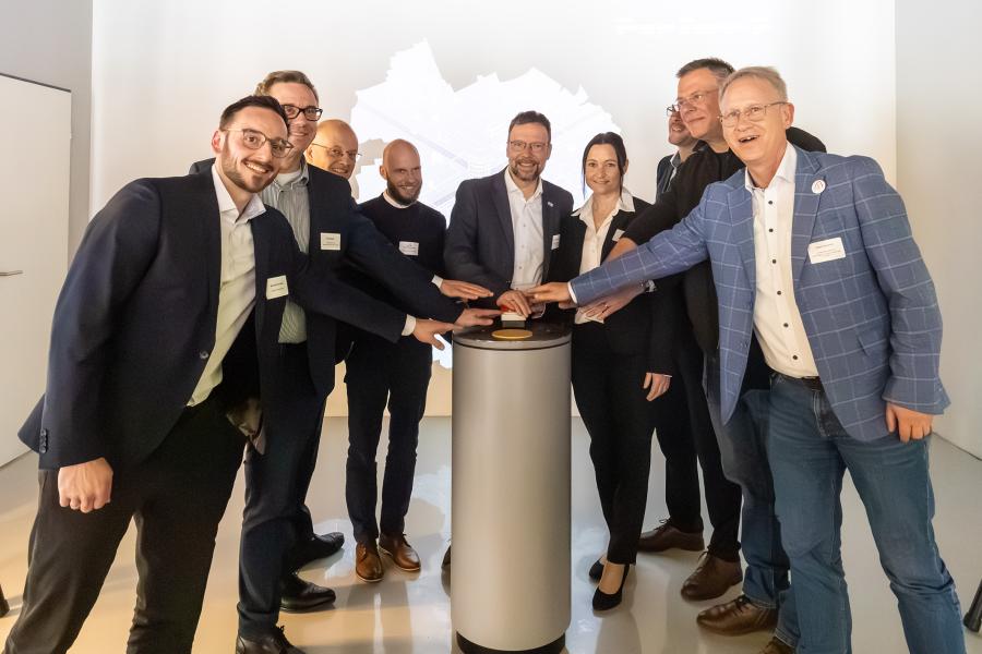Die Verbundpartner von JenErgieReal drückten gemeinsam den Startknopf für die Ausstellung