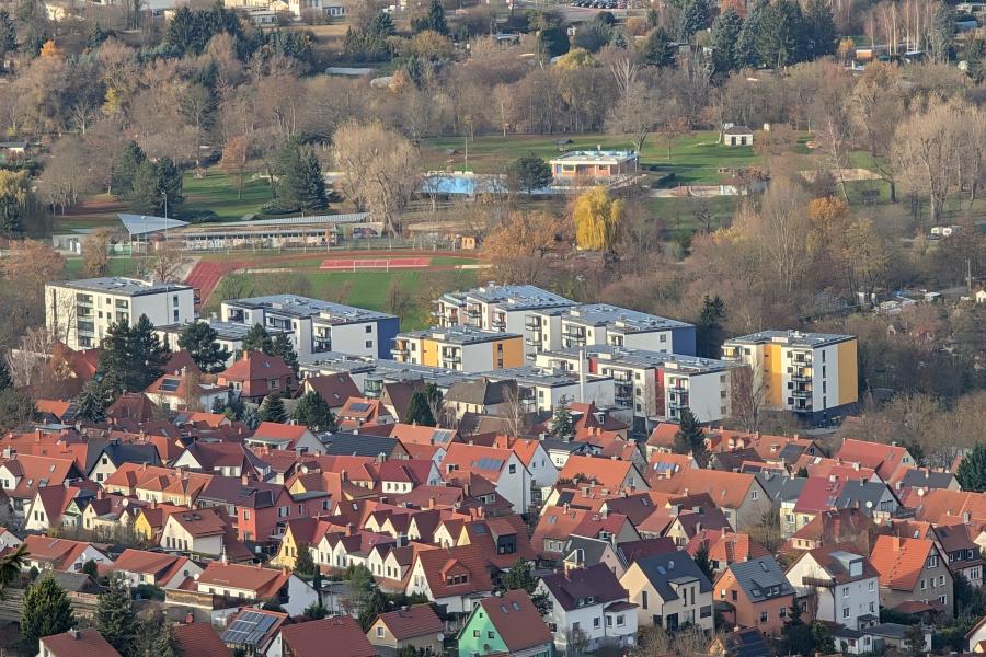 Blick auf die Gebäude der Erlenhöfe