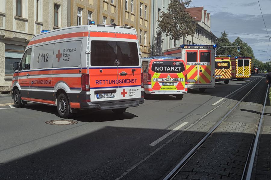 Viele Rettungsfahrzeuge der Feuerwehr Jena